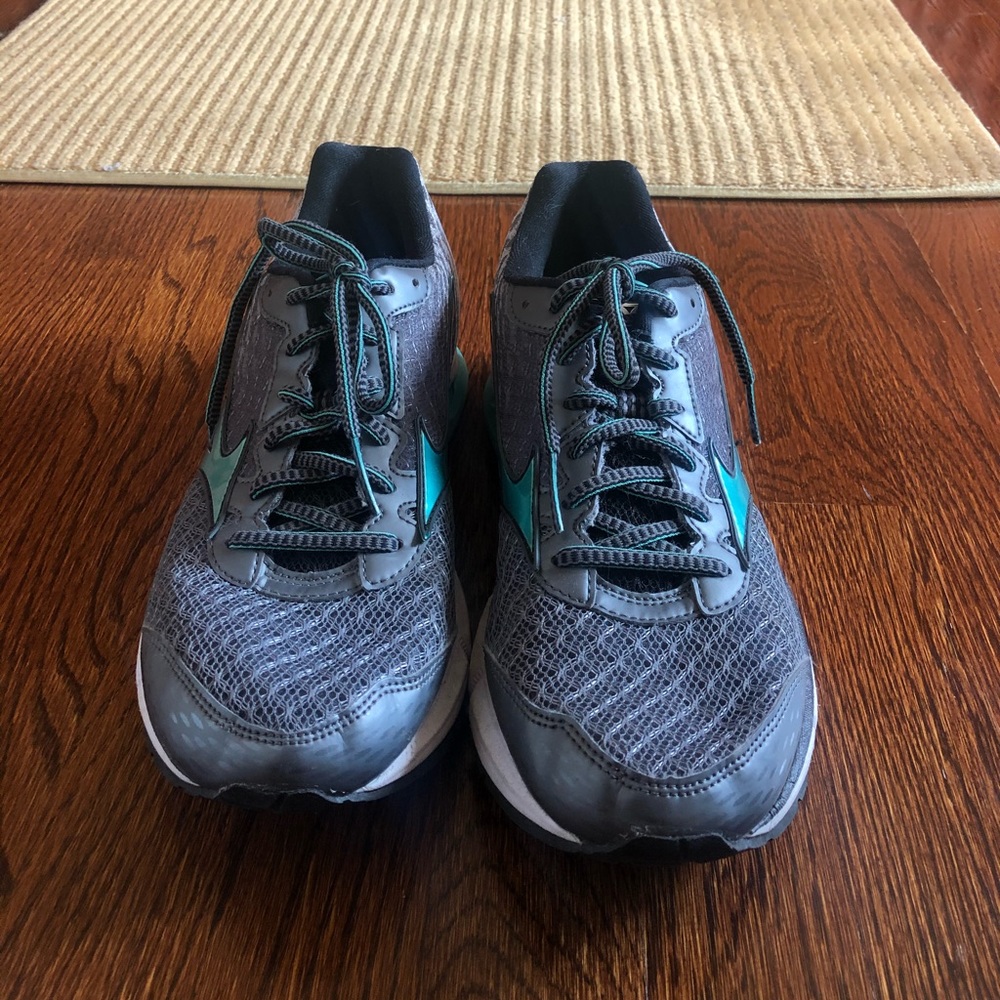 Women’s Asics Sneakers Size 9